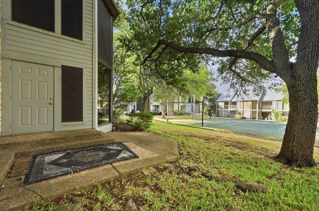 176 World Of Tennis SQ, Lakeway, TX 78734