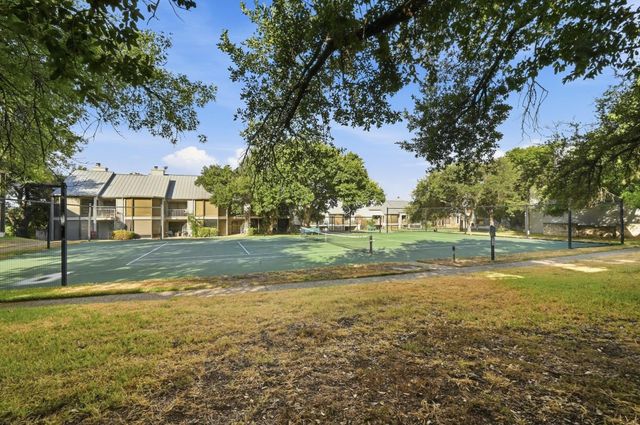 176 World Of Tennis SQ, Lakeway, TX 78734