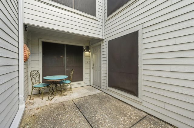 176 World Of Tennis SQ, Lakeway, TX 78734