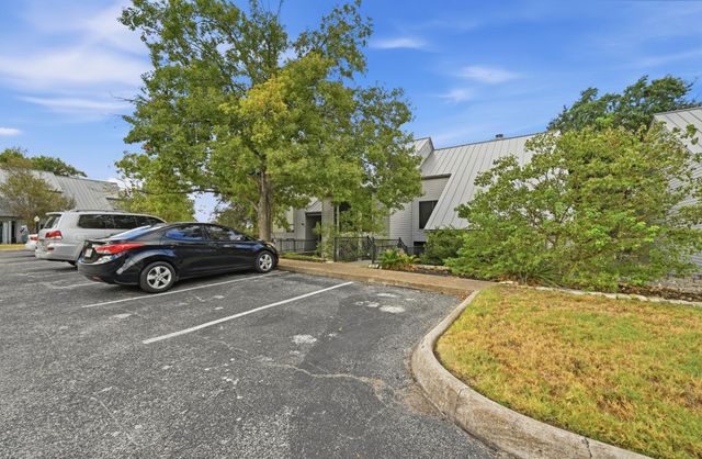 176 World Of Tennis SQ, Lakeway, TX 78734