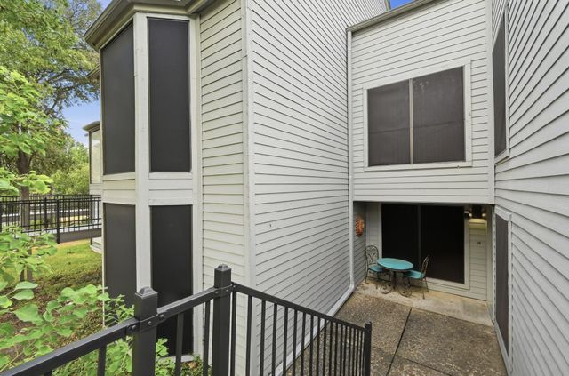 176 World Of Tennis SQ, Lakeway, TX 78734