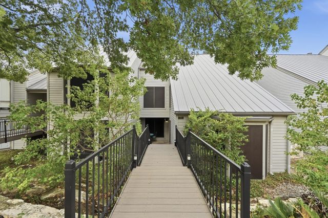 176 World Of Tennis SQ, Lakeway, TX 78734