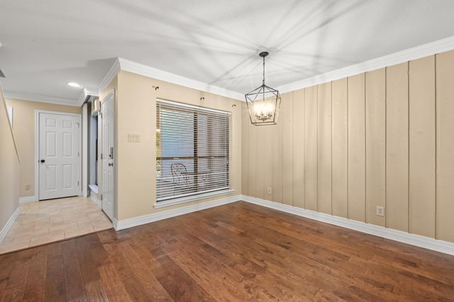 176 World Of Tennis SQ, Lakeway, TX 78734