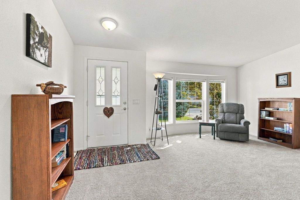 10425 N MAXIMILIAN Ln, Nine Mile Falls, WA 99026 photo 4