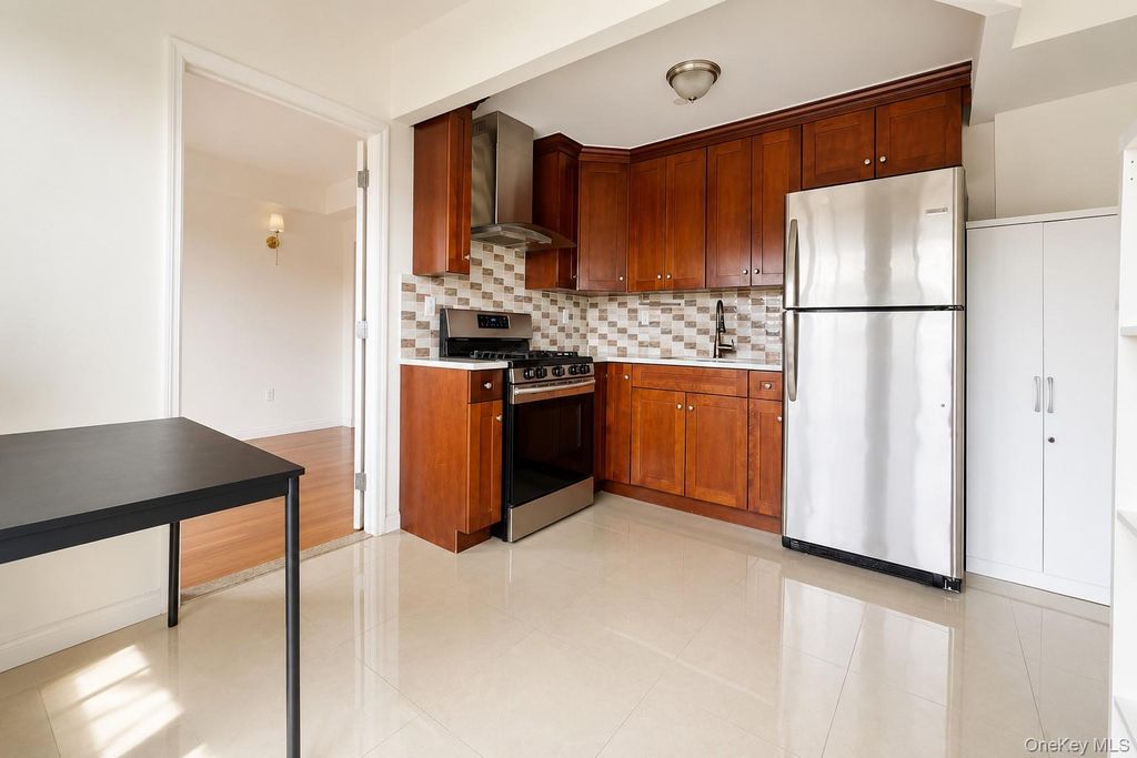 7166 Parsons Boulevard 6C, Flushing, NY 11365 — photo 2