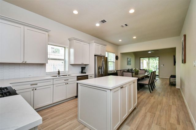 22 Wood Drake Place, Tomball, TX 77375