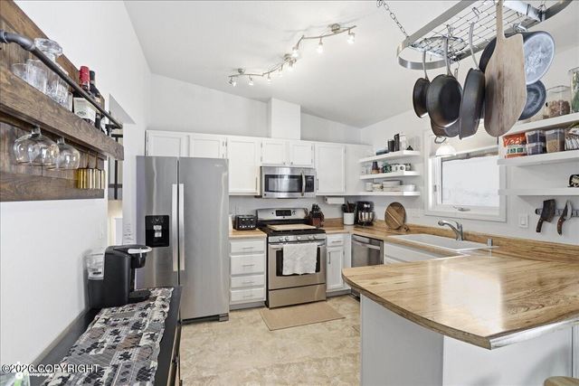 12533 Crested Butte Drive, Eagle River, AK 99577