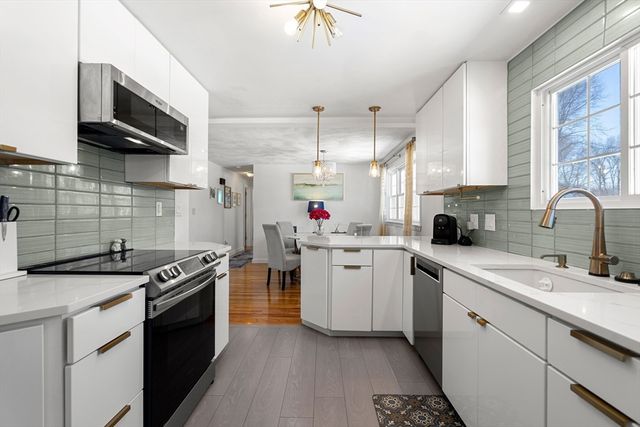 77 W Albert St, Lowell, MA 01851