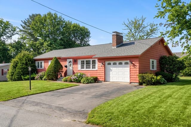 77 W Albert St, Lowell, MA 01851