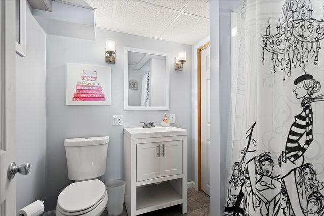 77 W Albert St, Lowell, MA 01851
