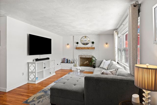 77 W Albert St, Lowell, MA 01851
