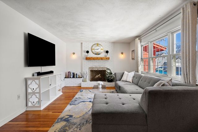 77 W Albert St, Lowell, MA 01851