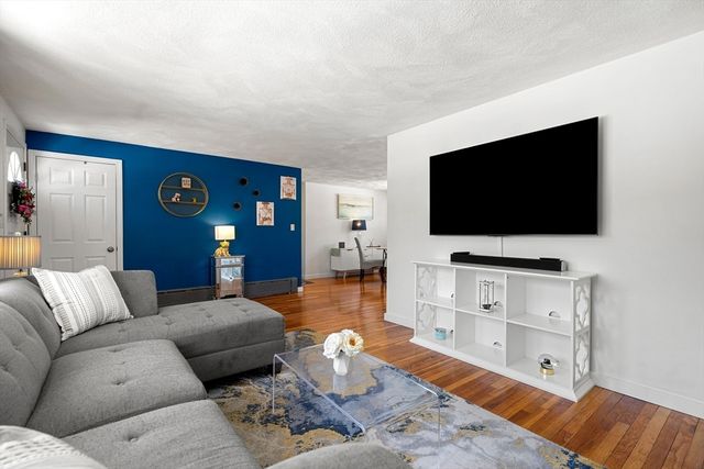 77 W Albert St, Lowell, MA 01851