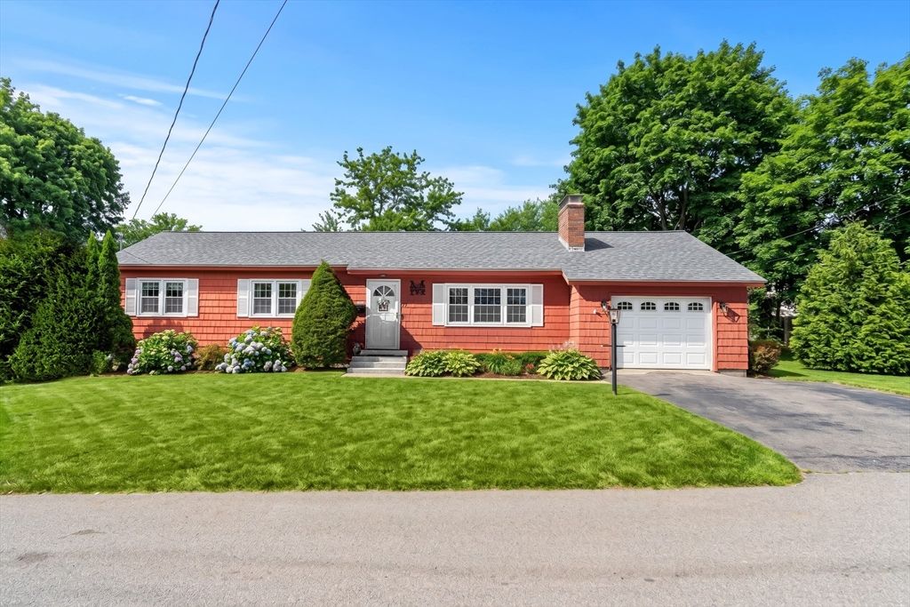 77 W Albert St, Lowell, MA 01851