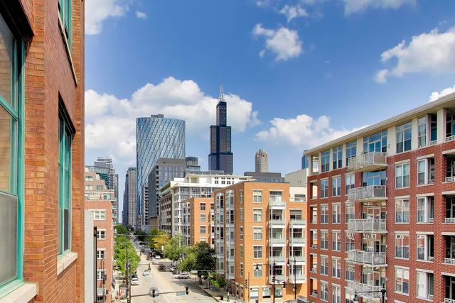 1016 W Madison Street 4S, Chicago, IL 60607