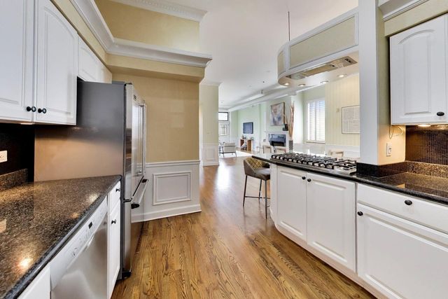 1016 W Madison Street 4S, Chicago, IL 60607