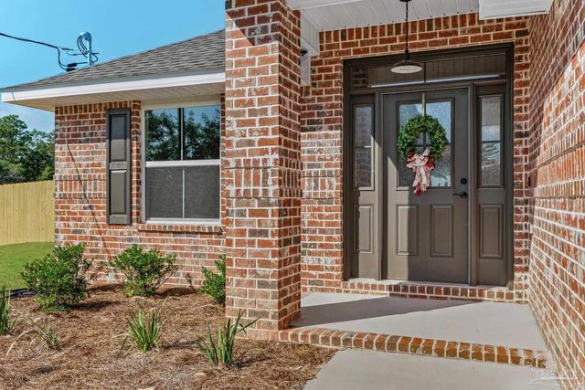 7961 Twin Lake Dr, Milton, FL 32583