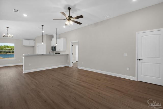 7961 Twin Lake Dr, Milton, FL 32583