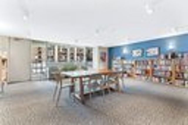 6033 N Sheridan Road 17H, Chicago, IL 60660