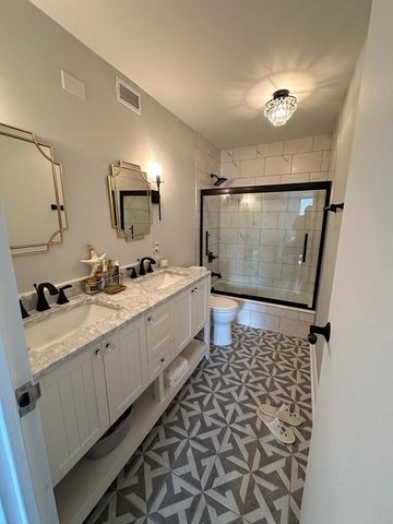 6033 N Sheridan Road 17H, Chicago, IL 60660