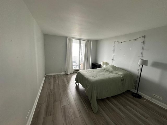 6033 N Sheridan Road 17H, Chicago, IL 60660