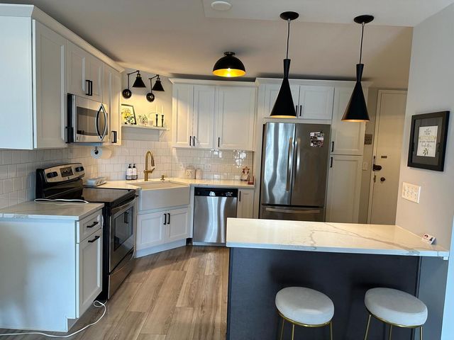 6033 N Sheridan Road 17H, Chicago, IL 60660