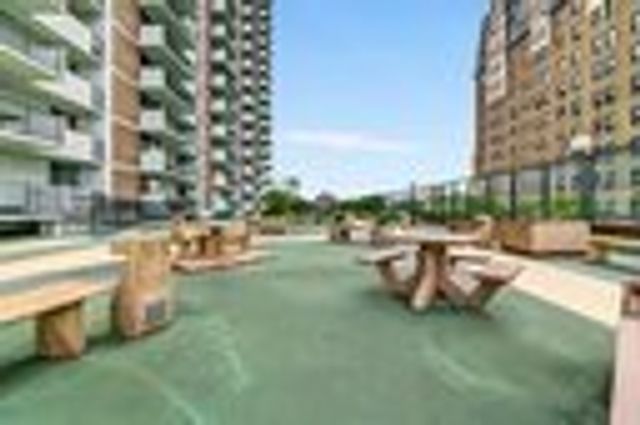 6033 N Sheridan Road 17H, Chicago, IL 60660