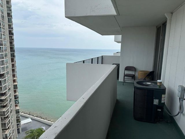 6033 N Sheridan Road 17H, Chicago, IL 60660