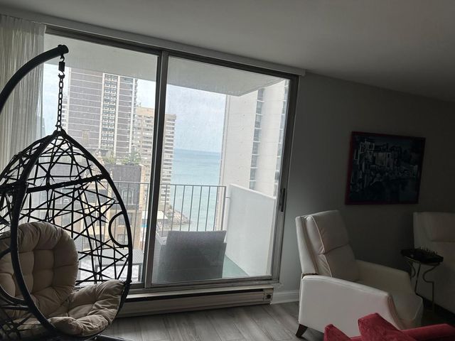 6033 N Sheridan Road 17H, Chicago, IL 60660
