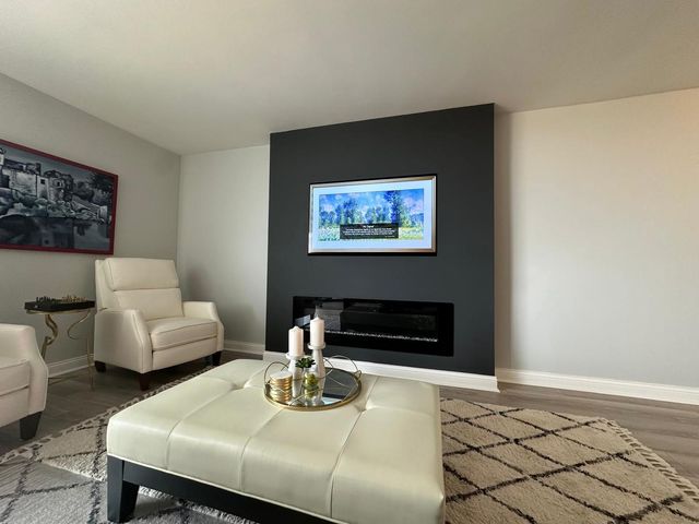 6033 N Sheridan Road 17H, Chicago, IL 60660