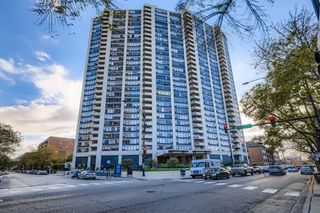 3930 N Pine Grove Avenue 1002, Chicago, IL 60613