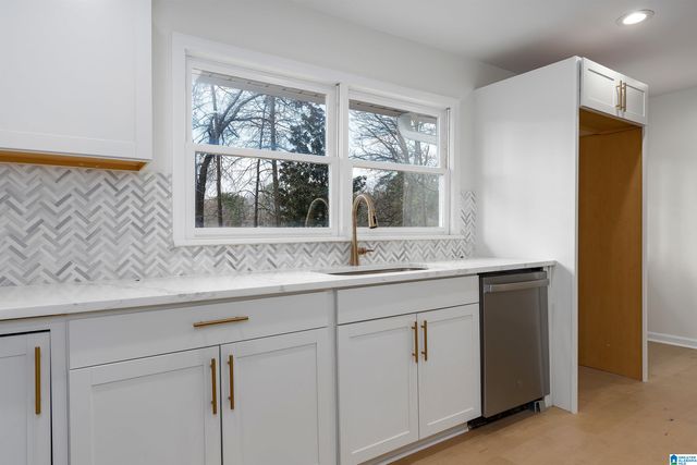 9151 N HIGHWAY 41 N, Birmingham, AL 35242