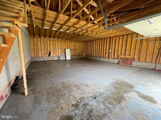 5694 HANOVER RD, Hanover, PA 17331