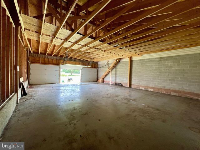 5694 HANOVER RD, Hanover, PA 17331