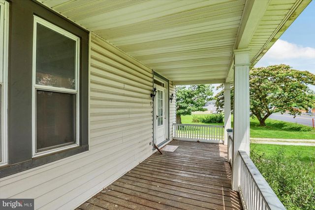 5694 HANOVER RD, Hanover, PA 17331