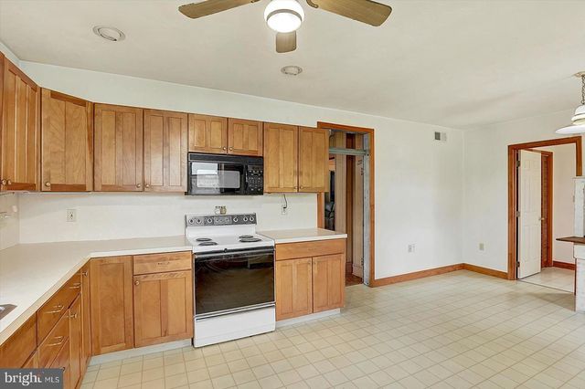 5694 HANOVER RD, Hanover, PA 17331