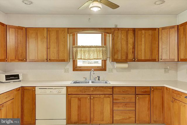 5694 HANOVER RD, Hanover, PA 17331