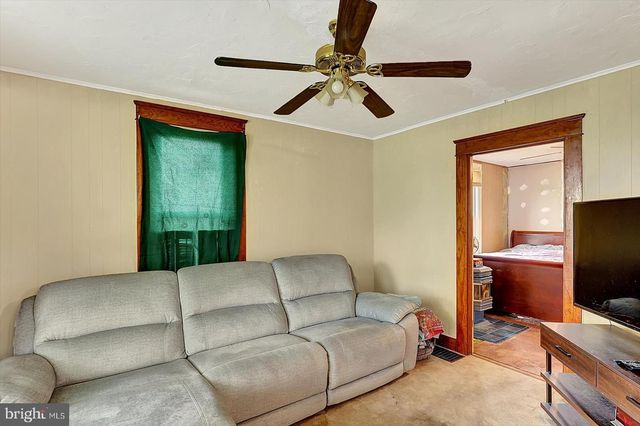 5694 HANOVER RD, Hanover, PA 17331