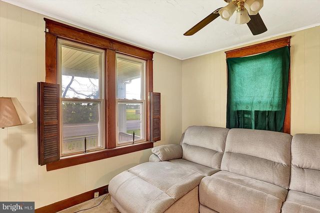5694 HANOVER RD, Hanover, PA 17331