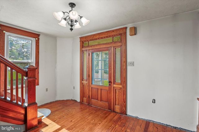 5694 HANOVER RD, Hanover, PA 17331