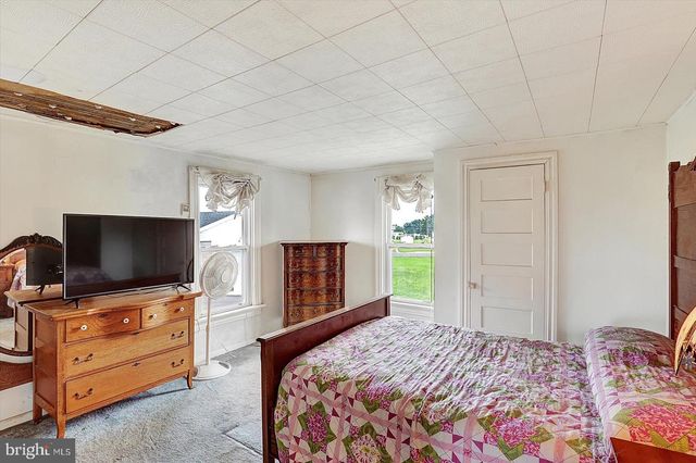 5694 HANOVER RD, Hanover, PA 17331