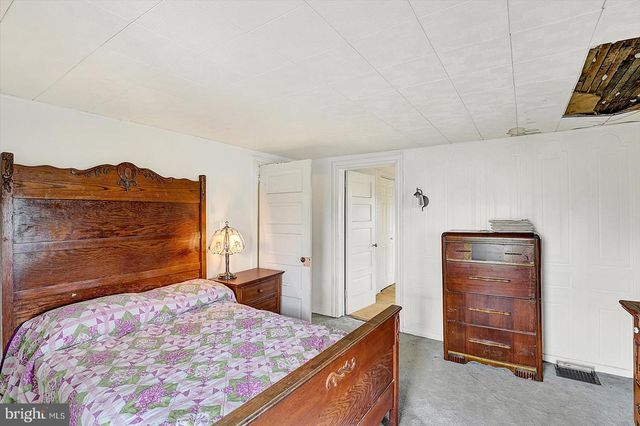 5694 HANOVER RD, Hanover, PA 17331
