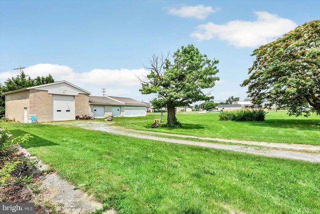 5694 HANOVER RD, Hanover, PA 17331