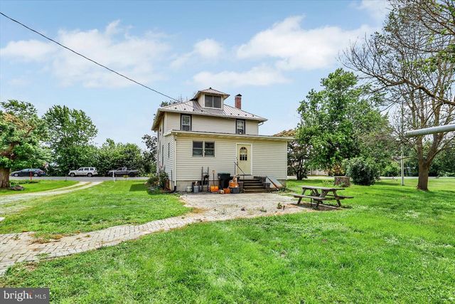 5694 HANOVER RD, Hanover, PA 17331