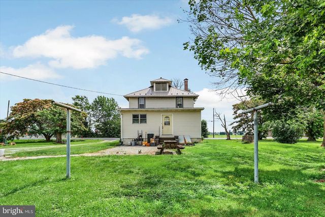 5694 HANOVER RD, Hanover, PA 17331