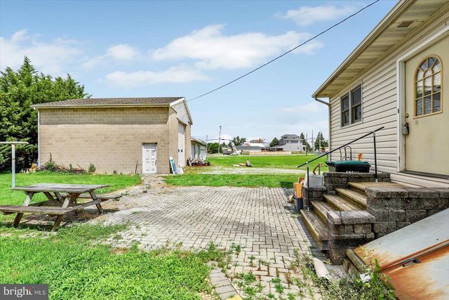 5694 HANOVER RD, Hanover, PA 17331