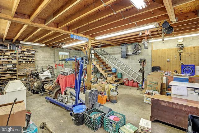 5694 HANOVER RD, Hanover, PA 17331
