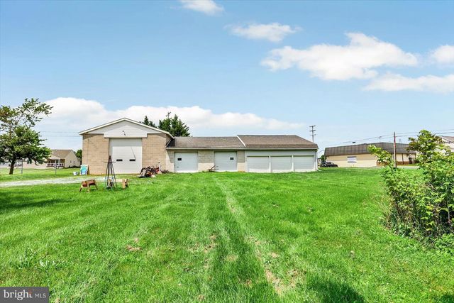 5694 HANOVER RD, Hanover, PA 17331