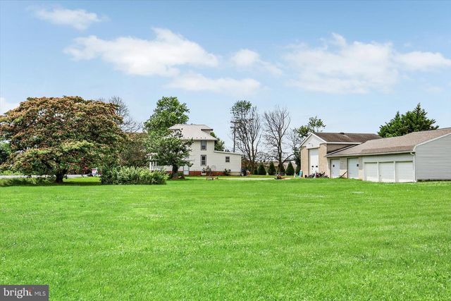 5694 HANOVER RD, Hanover, PA 17331