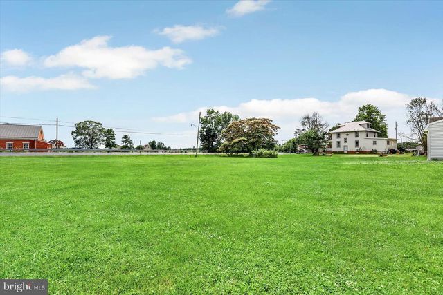 5694 HANOVER RD, Hanover, PA 17331